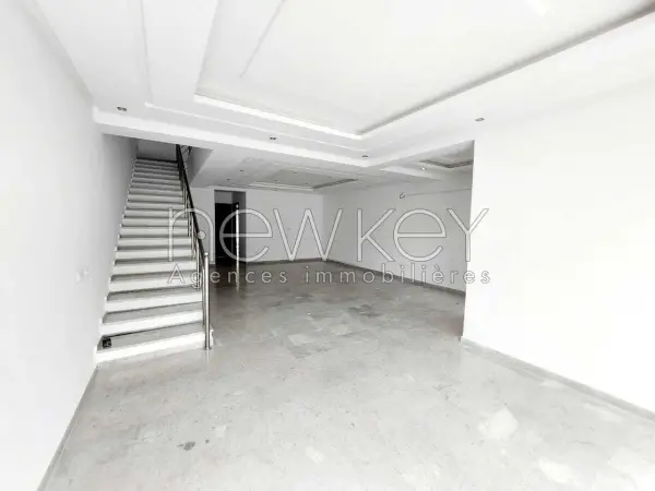 Triplex s+4 avec piscine à Gammarth - 14