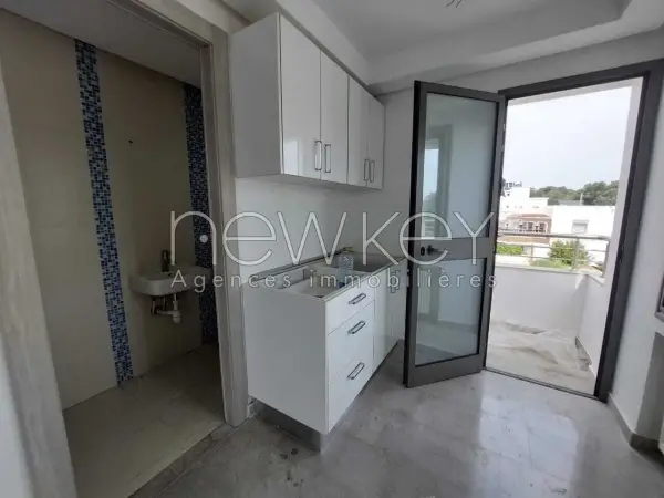 Triplex s+4 avec piscine à Gammarth - 16