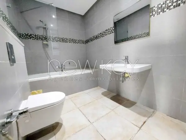 Triplex s+4 avec piscine à Gammarth - 17