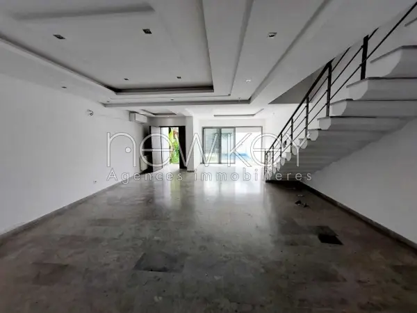 Triplex s+4 avec piscine à Gammarth - 18
