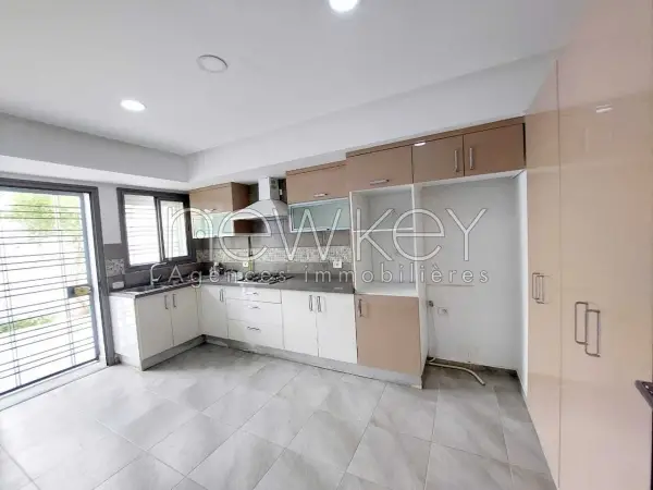 Triplex s+4 avec piscine à Gammarth - 19