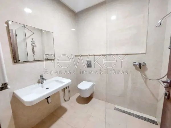 Triplex s+4 avec piscine à Gammarth - 20
