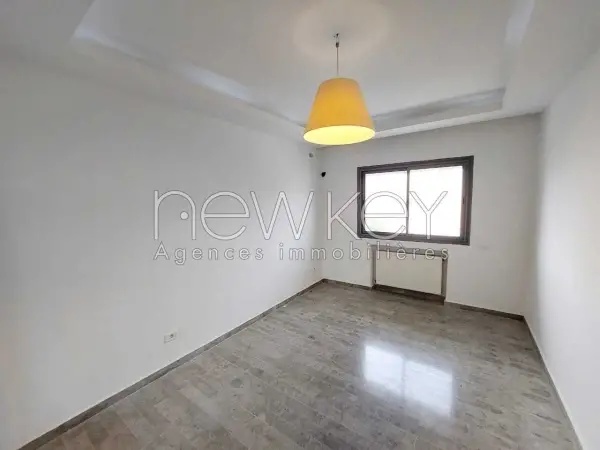 Triplex s+4 avec piscine à Gammarth - 1