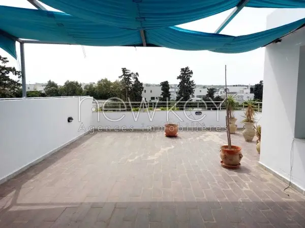 Triplex s+4 avec piscine à Gammarth - 4