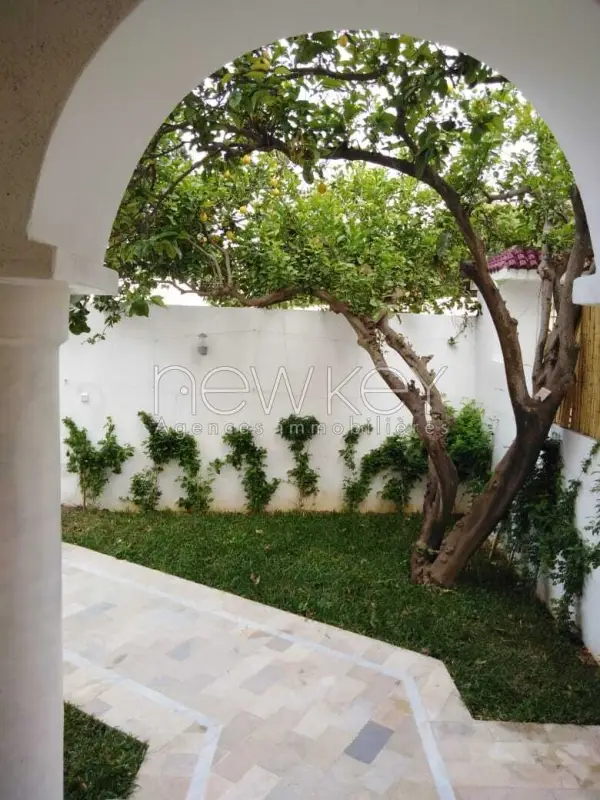 Rez De Chaussez de villa s+3 à la marsa - 1