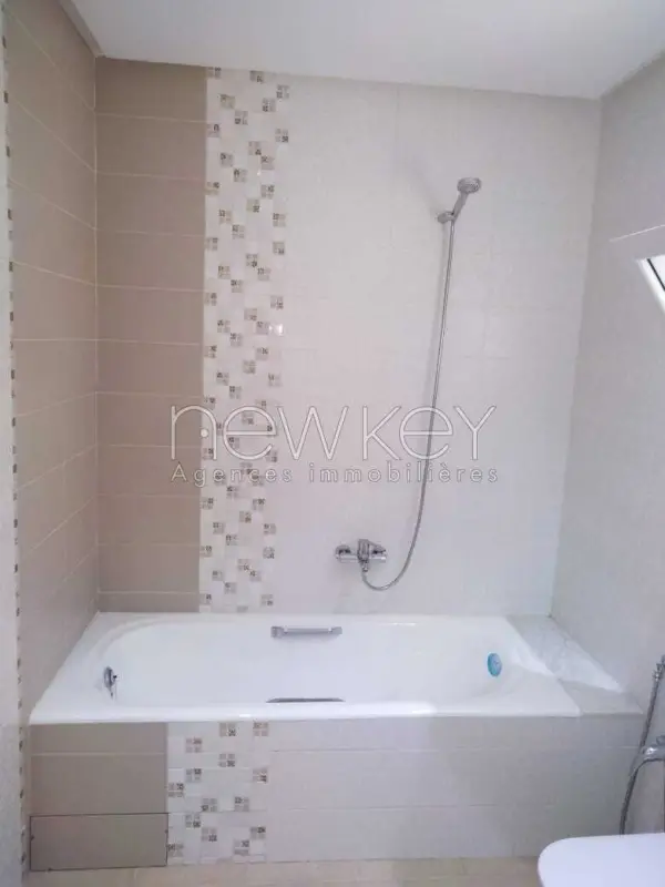 Rez De Chaussez de villa s+3 à la marsa - 10