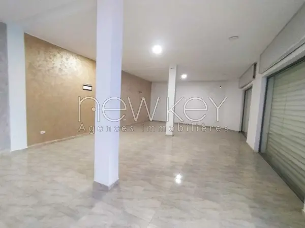 Un local commercial à La Soukra - 1