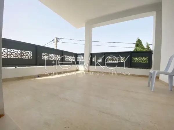 Un étage de villa S+3 à La Soukra - 1