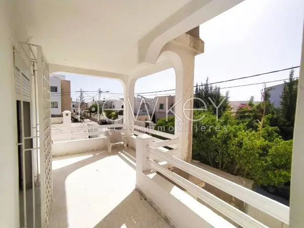 Un étage de villa S+4 à La Soukra - 1