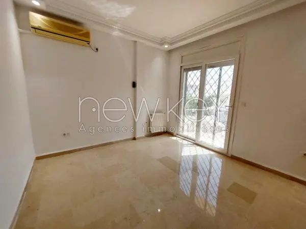 Duplex s+3 à la Marsa - 9
