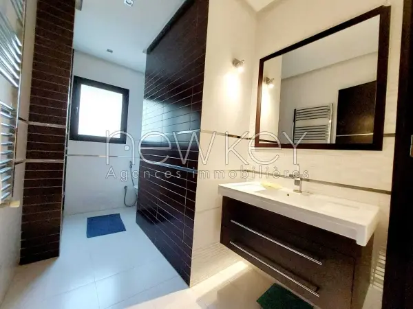 Rez-de-chaussée d'une villa au Golf - 8