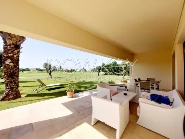 Rez-de-chaussée d'une villa au Golf - 1