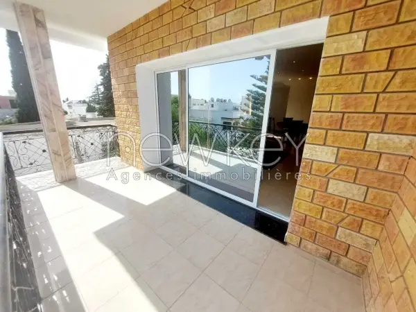Etage de villa s3 Meublé avec terrasse à la Marsa - 1