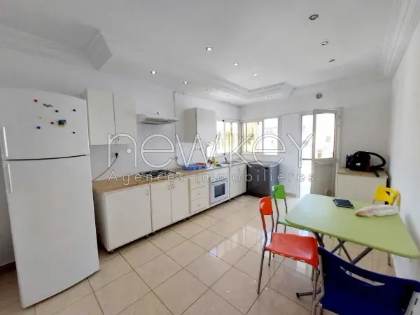 Etage de villa s3 Meublé avec terrasse à la Marsa - 2