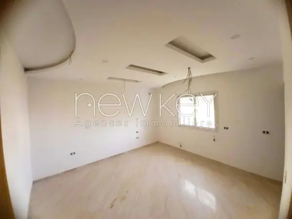 Un étage de villa S+4 à louer à La Soukra - 2