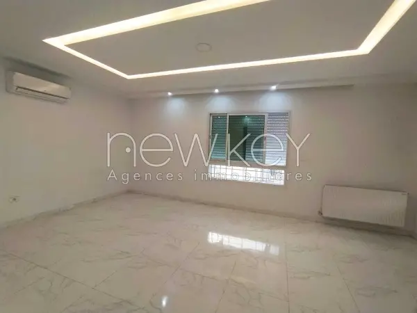 Un immeuble pour investissement à vendre à La Soukra - 1