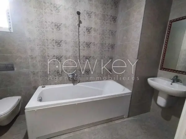 Un immeuble pour investissement à vendre à La Soukra - 4