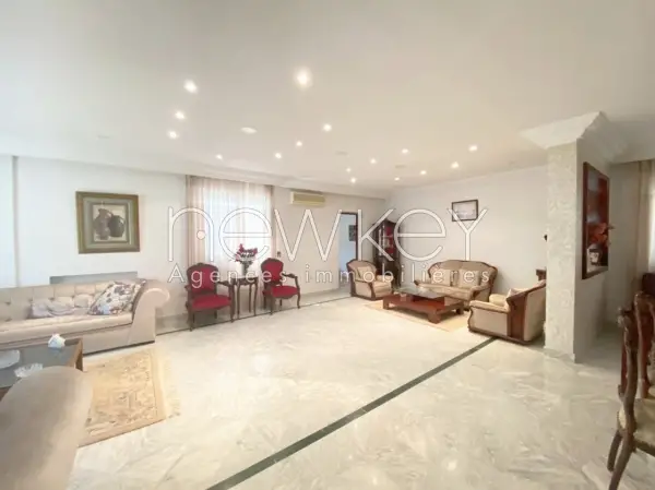 Une Belle Villa S+4 avec piscine à vendre à La Soukra - 3