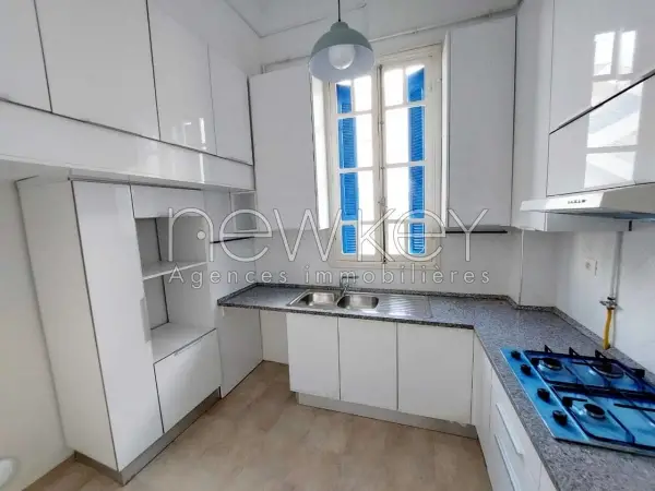 Appartement s+4 à la Marsa - 4