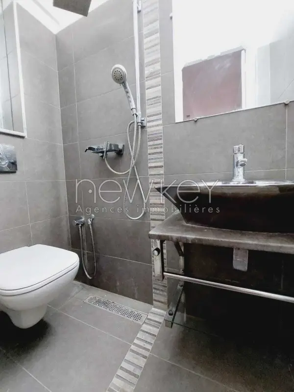 Joli duplex meublé s+2 avec piscine à Gammarth - 12