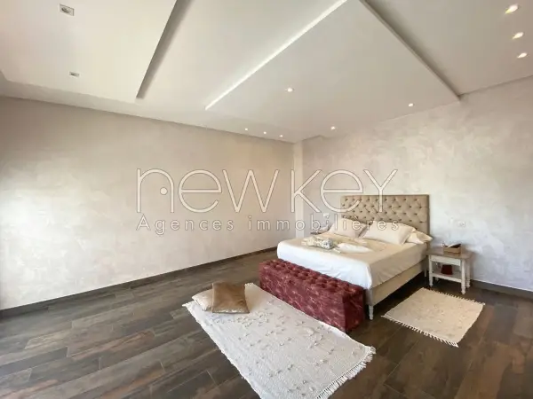 Villa S+5 Avec Piscine à Vendre à Chotrana 2 - 3