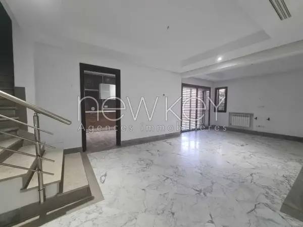 Un Duplex S+2 à louer à Ain Zaghouan Nord - 1