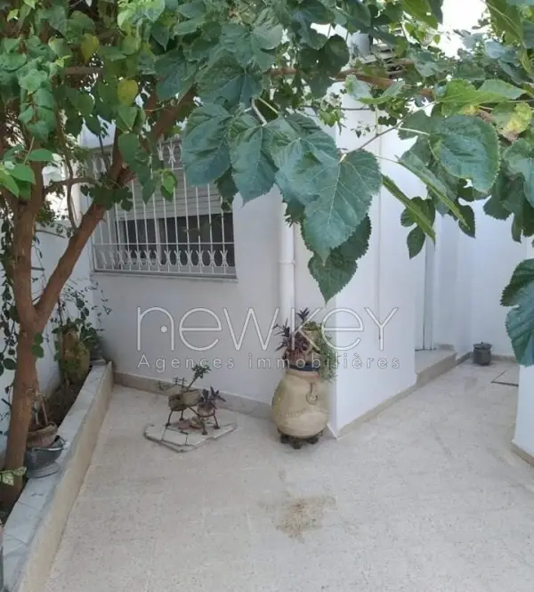 Un Duplex S+3 à vendre au Bhar Lazreg - 1