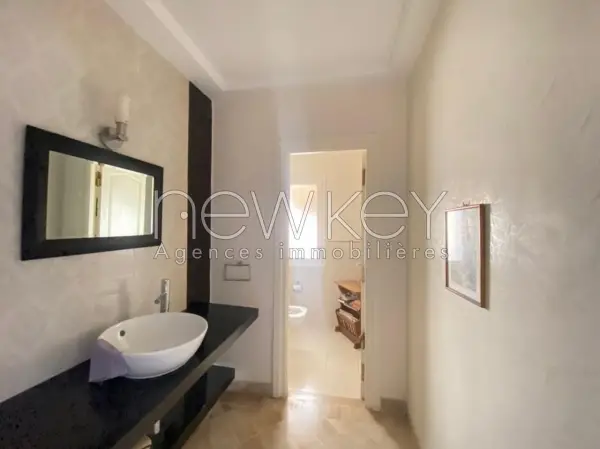 Un Rez-de-chaussée S+5 avec jardin à louer à La Soukra - 3