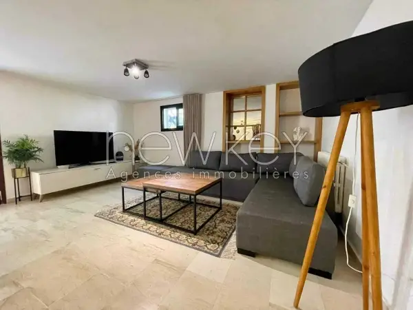 Magnifique rez de jardin S+2 à louer - 9
