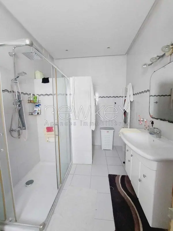 villa s+4 avec piscine à la Marsa - 3