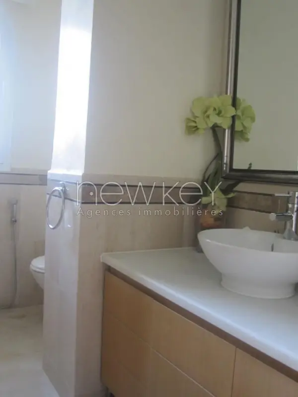 Duplex S+4 à louer à Gammarth en front de mer - 9