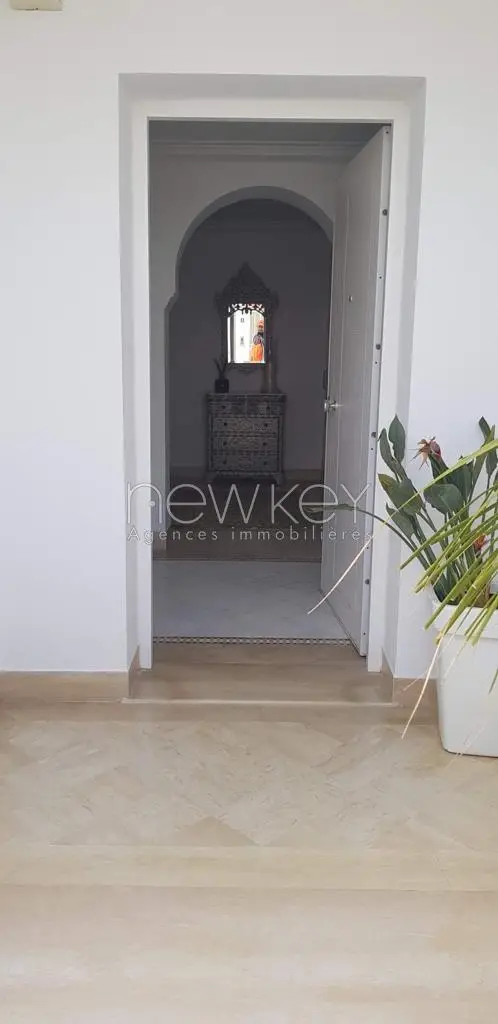Duplex S+4 à louer à Gammarth en front de mer - 1
