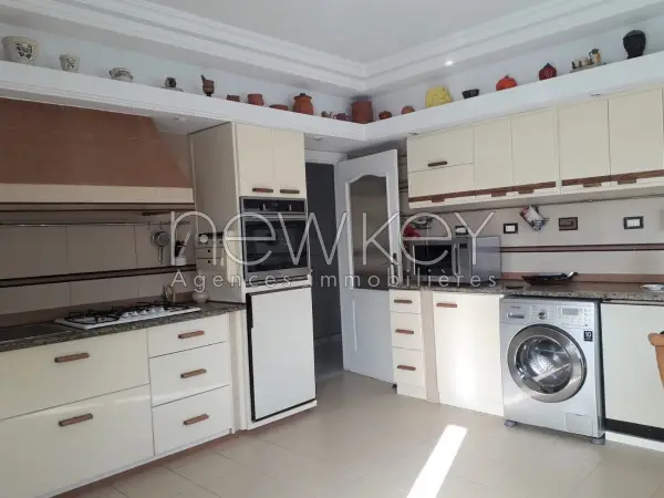 Un étage de villa S+3 à louer à la Marsa - 4
