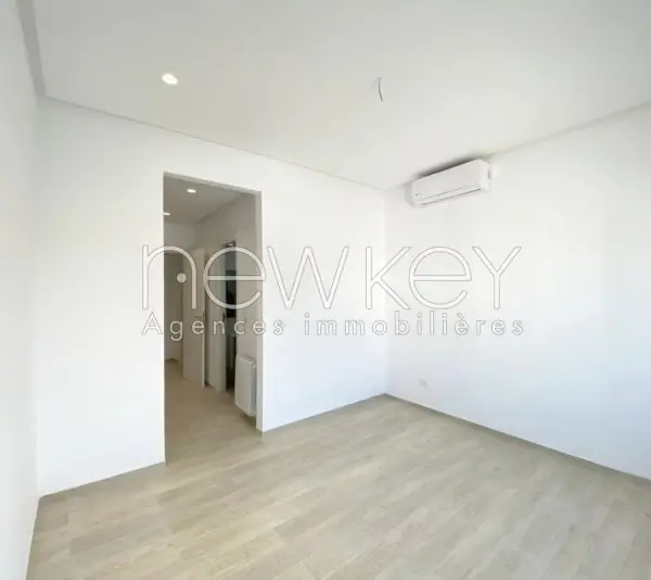 Un Bel Appartement S+3 avec terrasse à louer chotrana 1 - 4