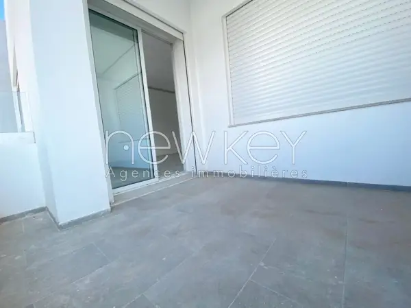 Un Bel Appartement S+3 avec terrasse à louer chotrana 1 - 2