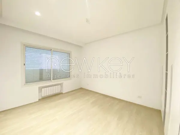 Un Bel Appartement S+3 avec terrasse à louer chotrana 1 - 3