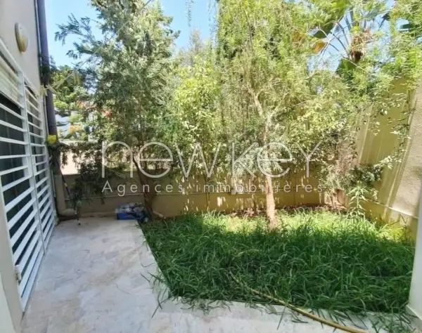Superbe Duplex S+5 avec jardin près de Carrefour à La Soukra - 1