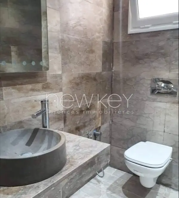 Superbe Duplex S+5 avec jardin près de Carrefour à La Soukra - 3
