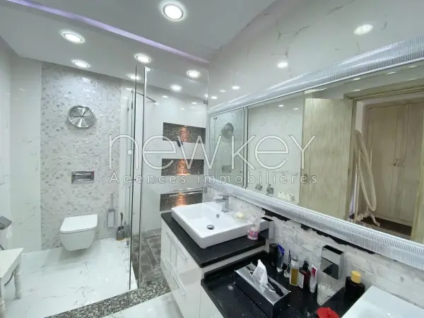 Appartement s3 meublé avec piscine et jardin aux berges du lac - 9