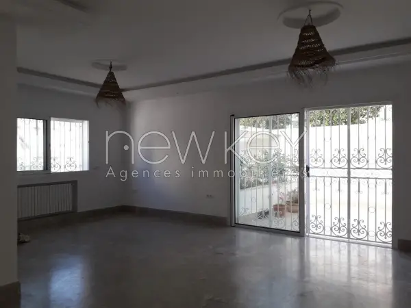 Triplex S+5 à louer à la Marsa - 10