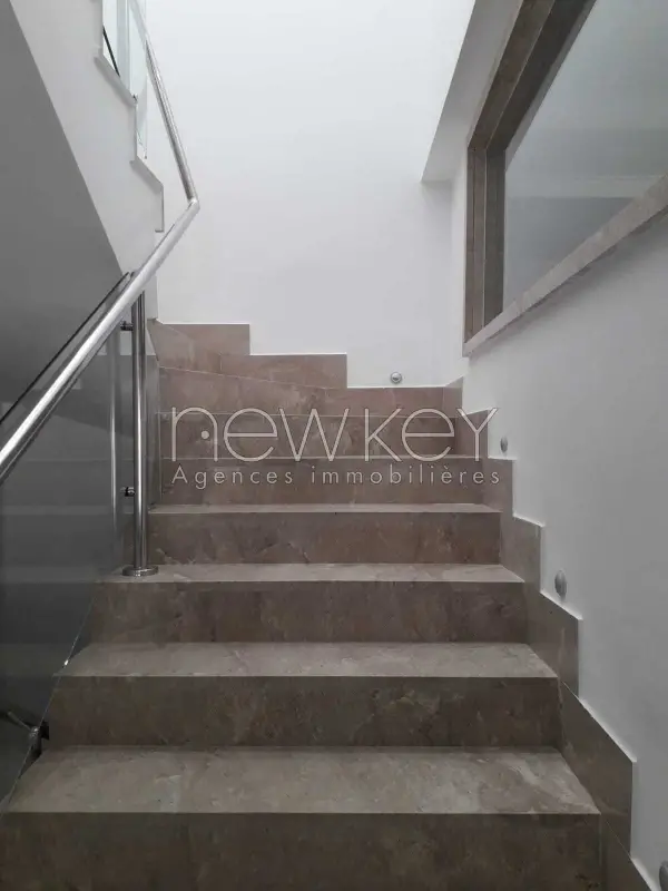 Triplex S+5 à louer à la Marsa - 4