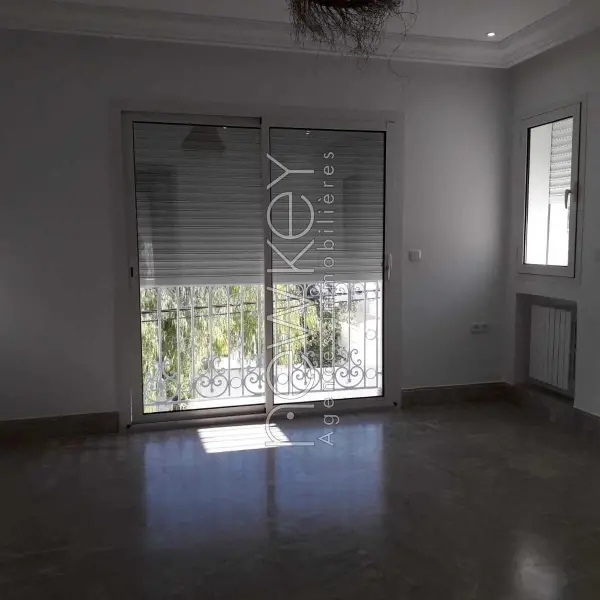 Triplex S+5 à louer à la Marsa - 11