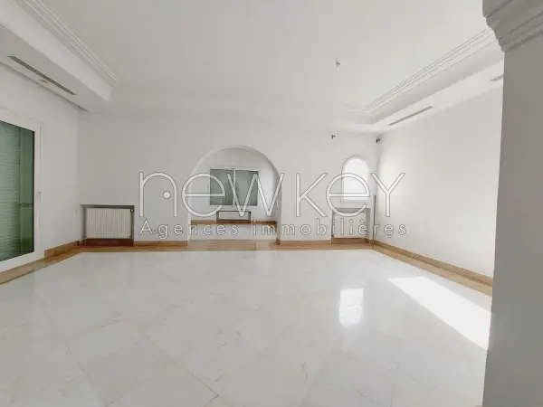 Un joli duplex S+3 à louer à Gammarth - 15