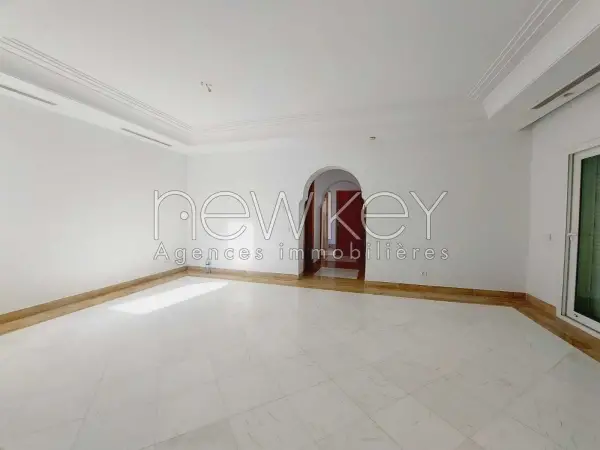 Un joli duplex S+3 à louer à Gammarth - 19