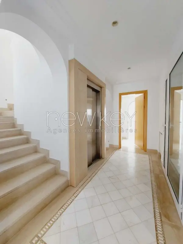 Un joli duplex S+3 à louer à Gammarth - 22