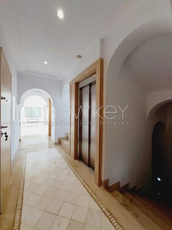 Un joli duplex S+3 à louer à Gammarth - 12