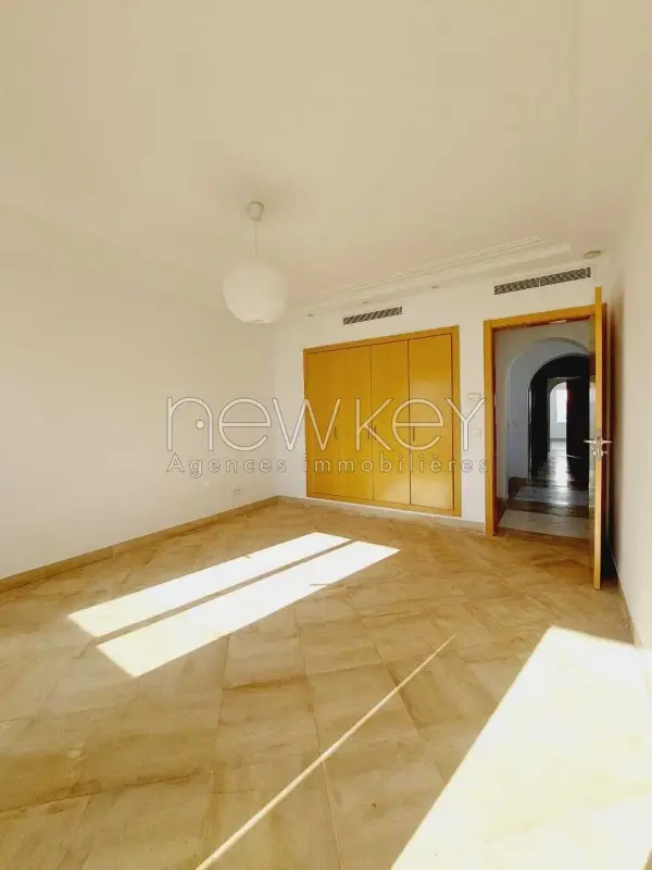 Un joli duplex S+3 à louer à Gammarth - 1