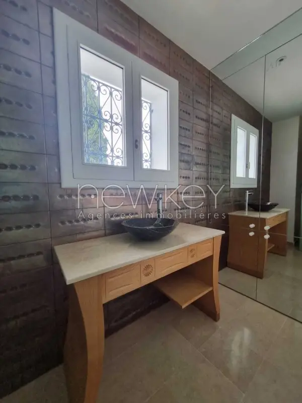 Un splendide triplex S+5 à louer à Gammarth - 19