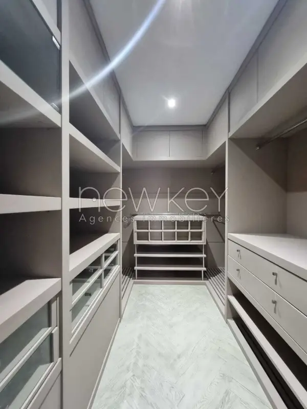 Un splendide triplex S+5 à louer à Gammarth - 9