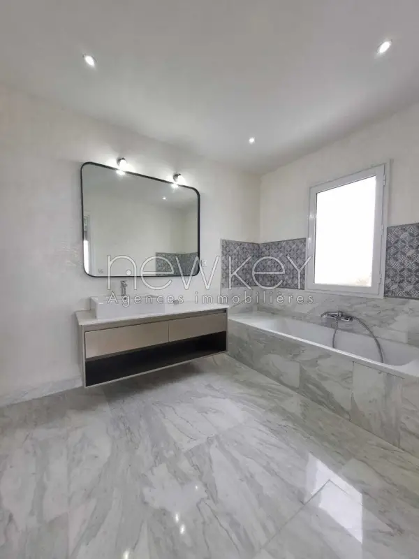 Un splendide triplex S+5 à louer à Gammarth - 12